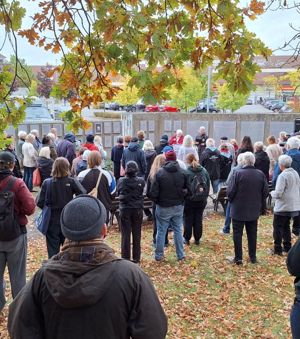 Enthüllung der Gedenktafel für Minna Faßhauer